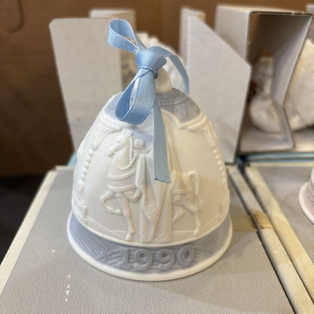 LLadro Christmas Bell 1990 Ivory Matte Porcelain  in box  Annual Edition